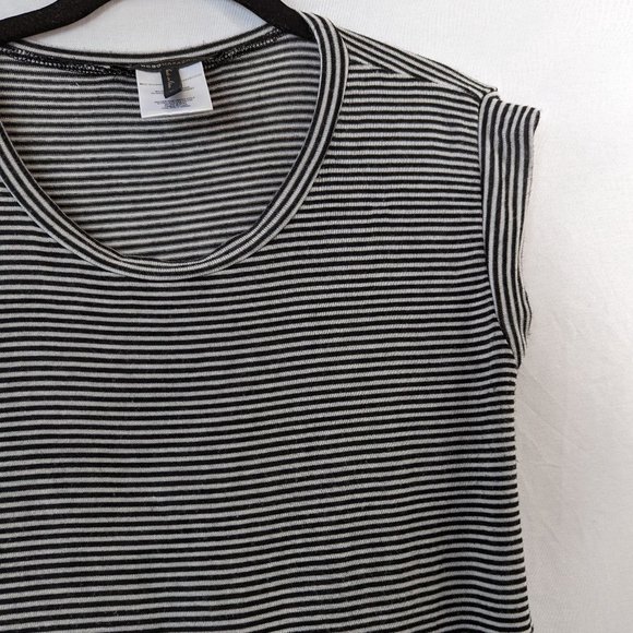 BCBGMAXAZRIA Pinstripe Short Sleeve Shirt Size Medium - Picture 6 of 11